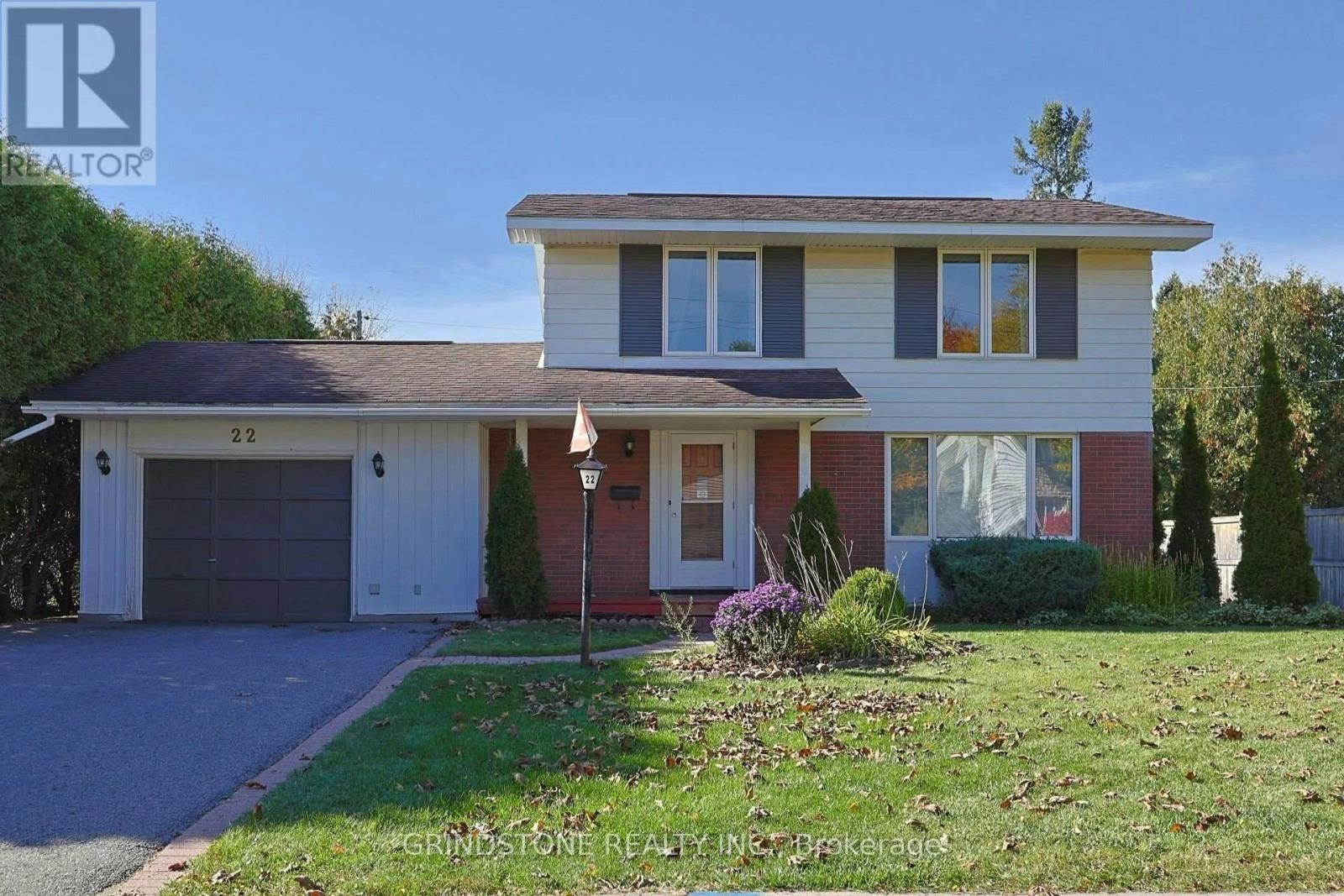 22 Lavina Crescent, Ottawa, ON, K2H 7P2