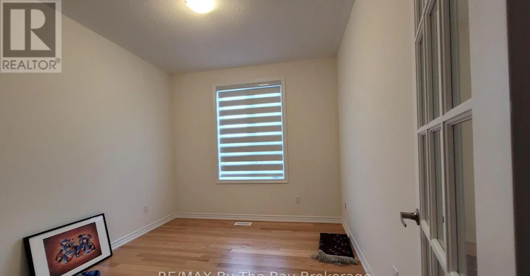 32 Rosanne Circle, Wasaga Beach, ON, L9Z 0N3 - 12