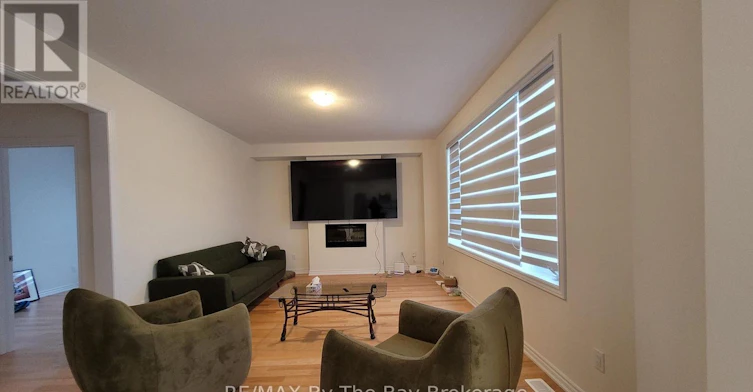 32 Rosanne Circle, Wasaga Beach, ON, L9Z 0N3 - 11