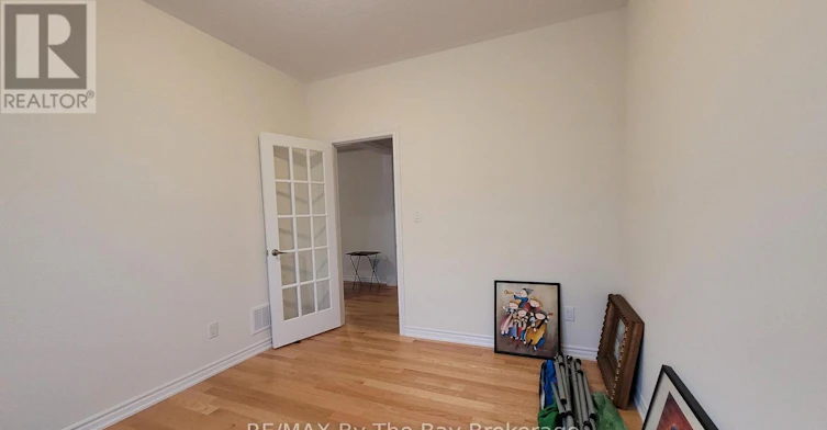 32 Rosanne Circle, Wasaga Beach, ON, L9Z 0N3 - 13