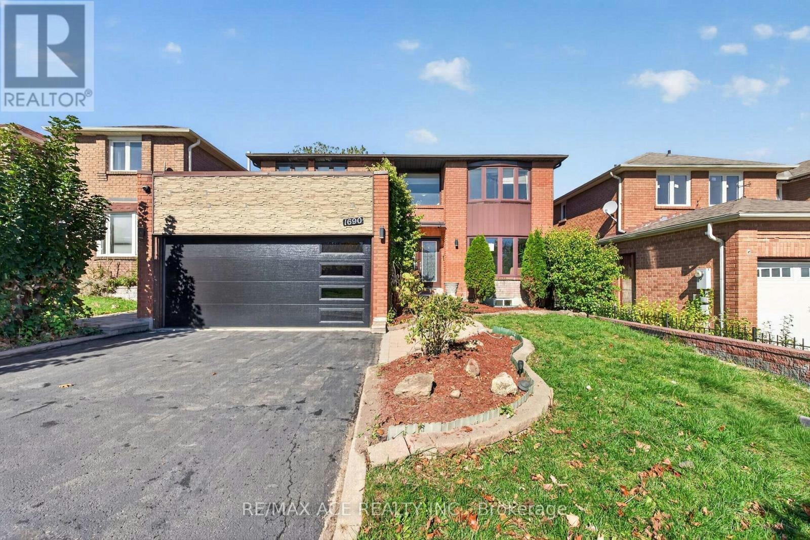 1690 Major Oaks Road, Pickering, ON, L1X 1X1
