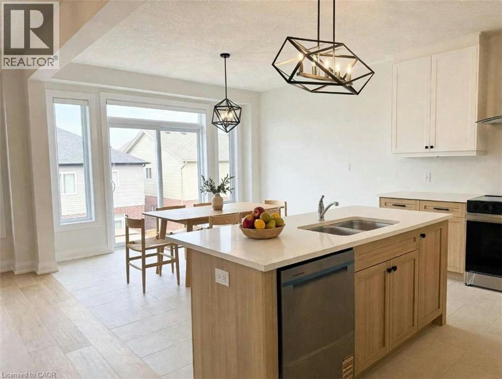 Upper-348 Canada Plum Street, Waterloo, ON, N2K 0H9 - 5