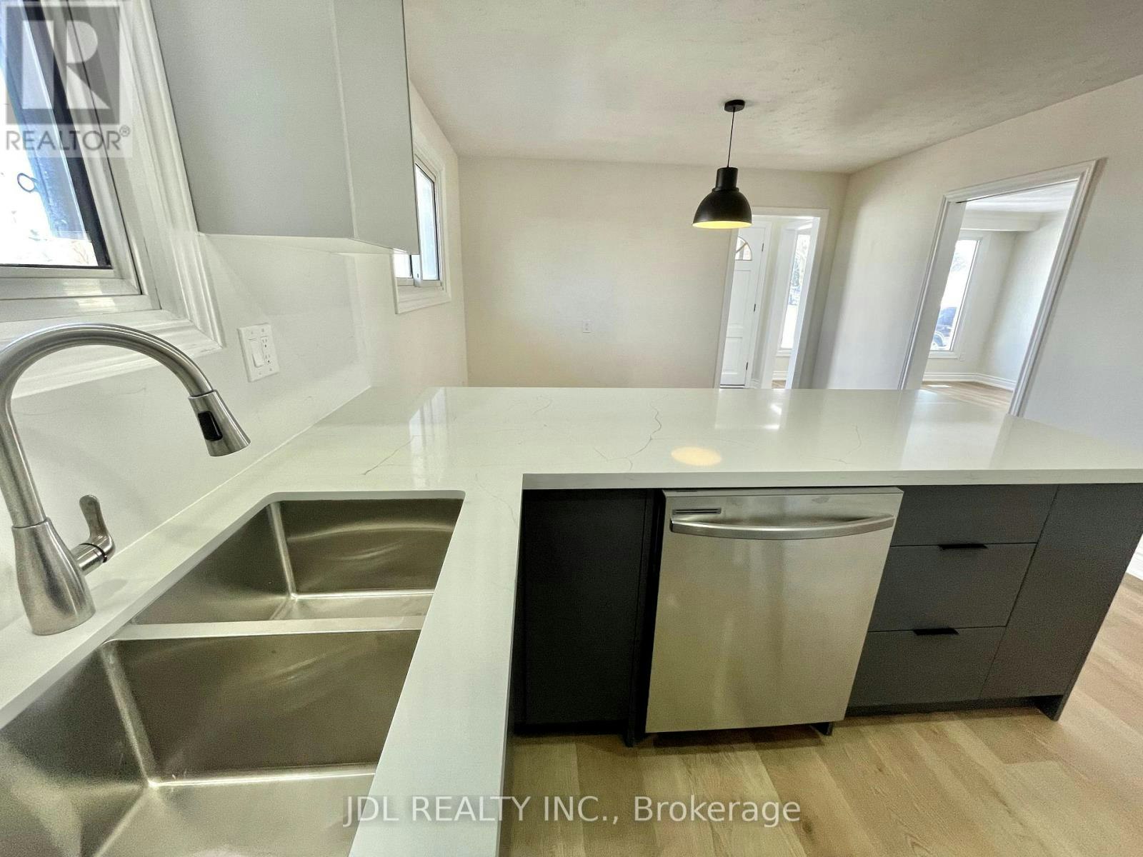 MAIN-38 Grandview Street S, Oshawa, ON, L1H 7C4 - 9