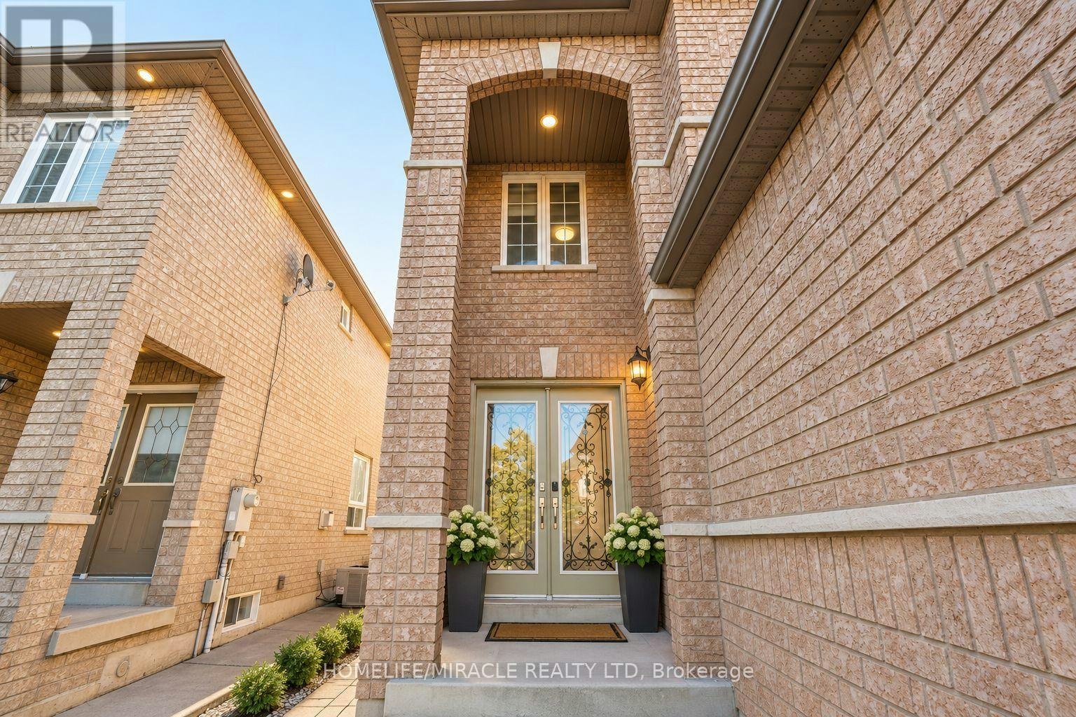 7683 Doverwood Drive, Mississauga, ON, L5N 8J1 - 2