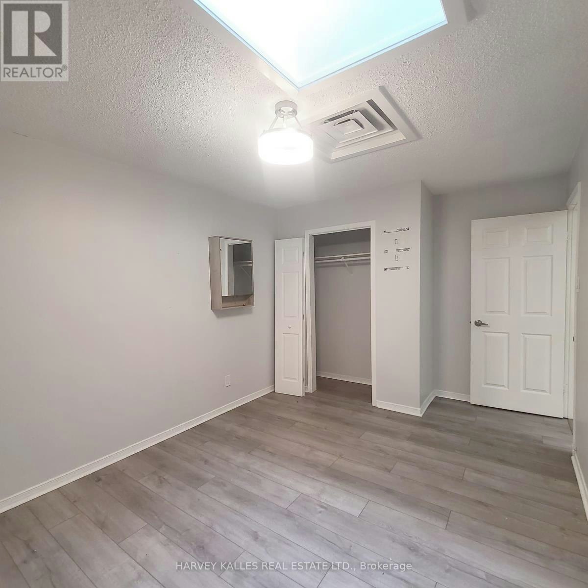 C-201 Augusta Avenue, Toronto, ON, M5T 2L4 - 8
