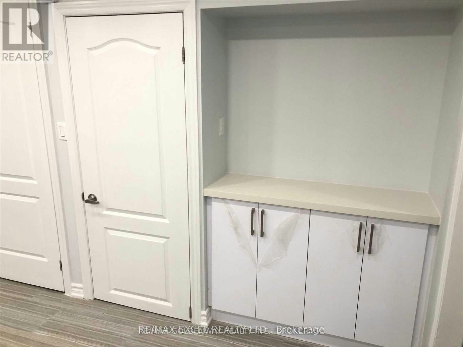 BSMT-30 Hazelnut Crescent, Toronto, ON, M2J 4W3 - 8