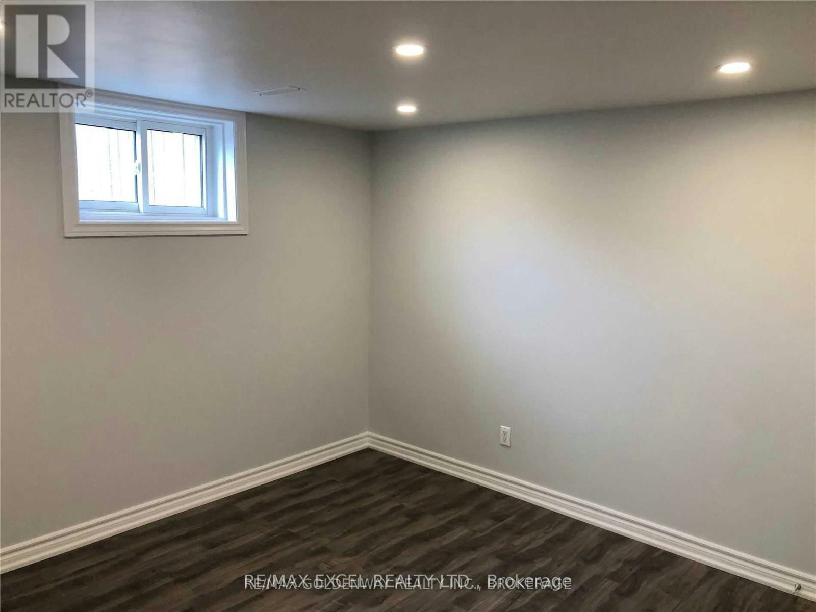 BSMT-30 Hazelnut Crescent, Toronto, ON, M2J 4W3 - 5