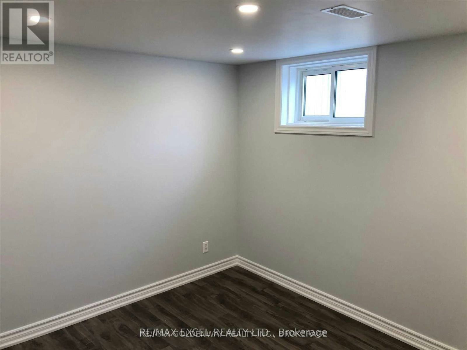 BSMT-30 Hazelnut Crescent, Toronto, ON, M2J 4W3 - 6