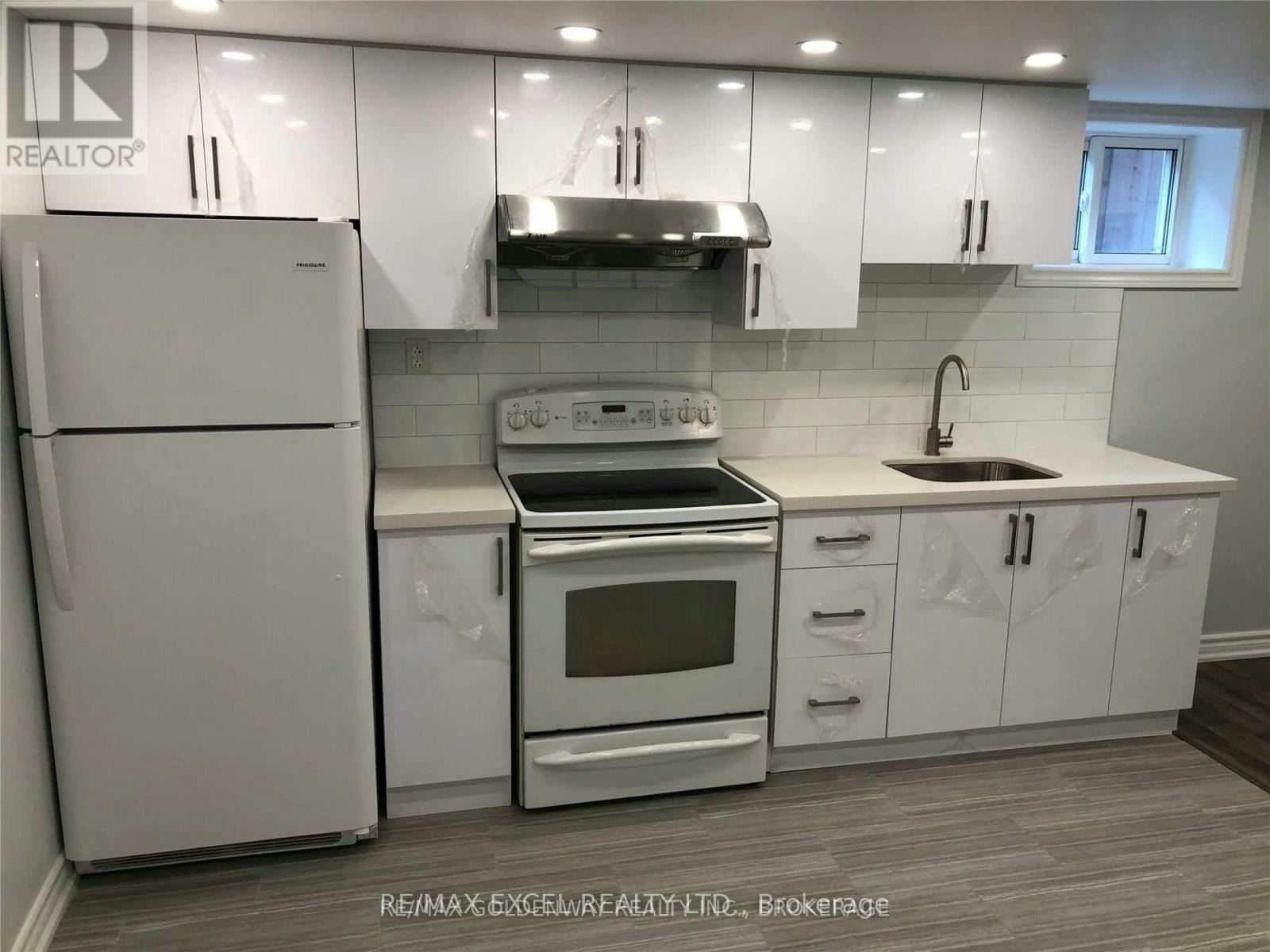 BSMT-30 Hazelnut Crescent, Toronto, ON, M2J 4W3 - 4