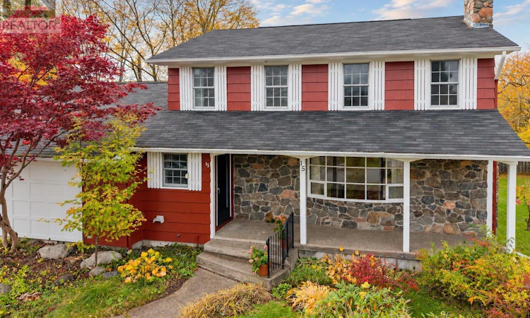 15 Lynnbrook Drive