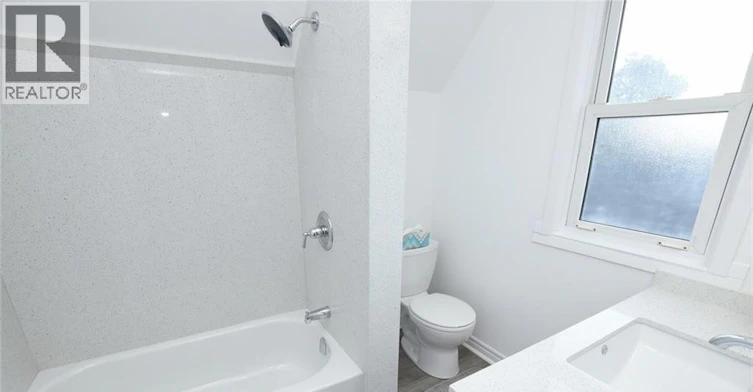 26 Fairview Avenue, Hamilton, ON, L8L 7B4 - 24