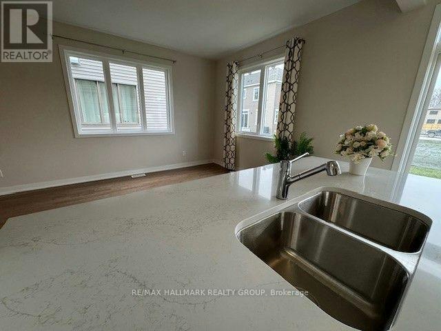 521 Galanthus Walk, Ottawa, ON, K2W 0N3 - 8