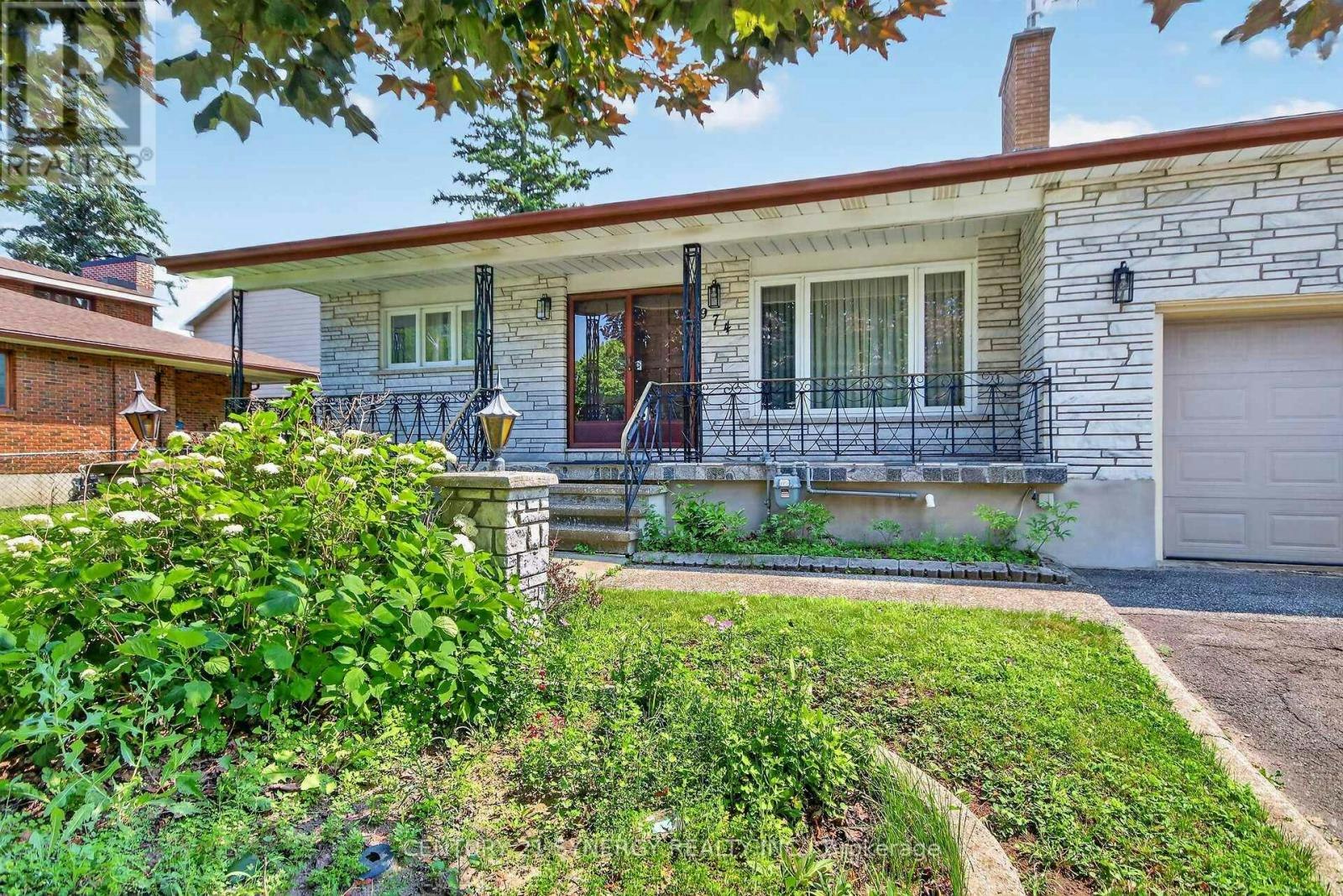 974 Greenbriar Avenue, Ottawa, ON, K2C 0J7 - 2