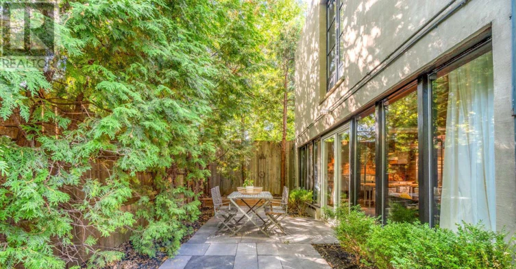 9 Peyton Lane, Toronto, ON, M4M 3R3 - 6