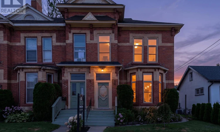 36 Saint Marie Street