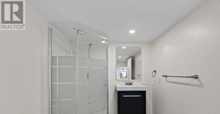 LOWER-371 Howland Avenue, Toronto, ON, M5R 3C1 - 16
