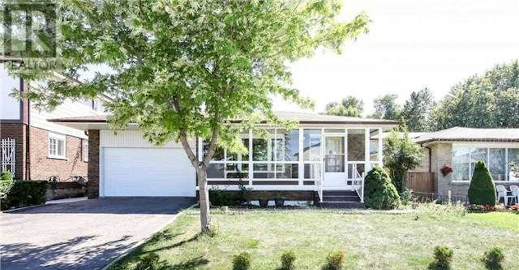 MAIN LEVEL-4 Lawnmere Crescent, Toronto, ON, M1S 2T2 - 2