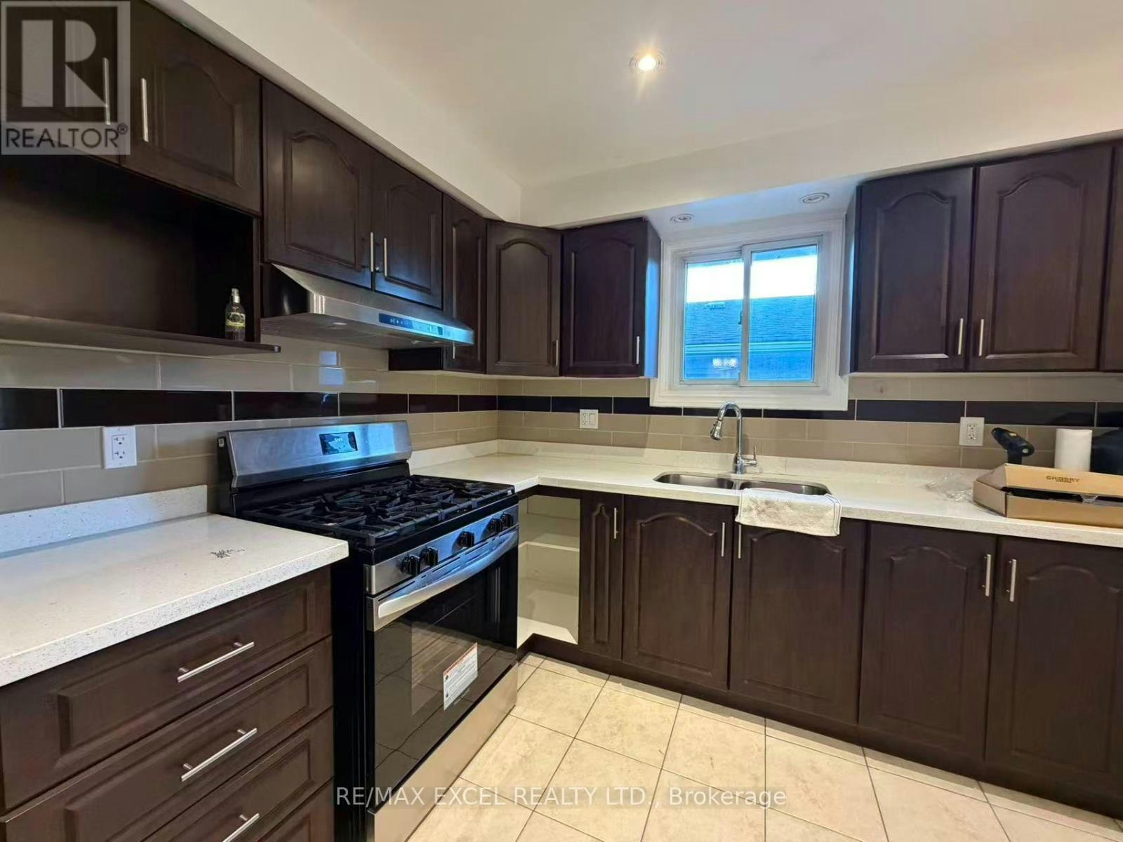 MAIN LEVEL-4 Lawnmere Crescent, Toronto, ON, M1S 2T2