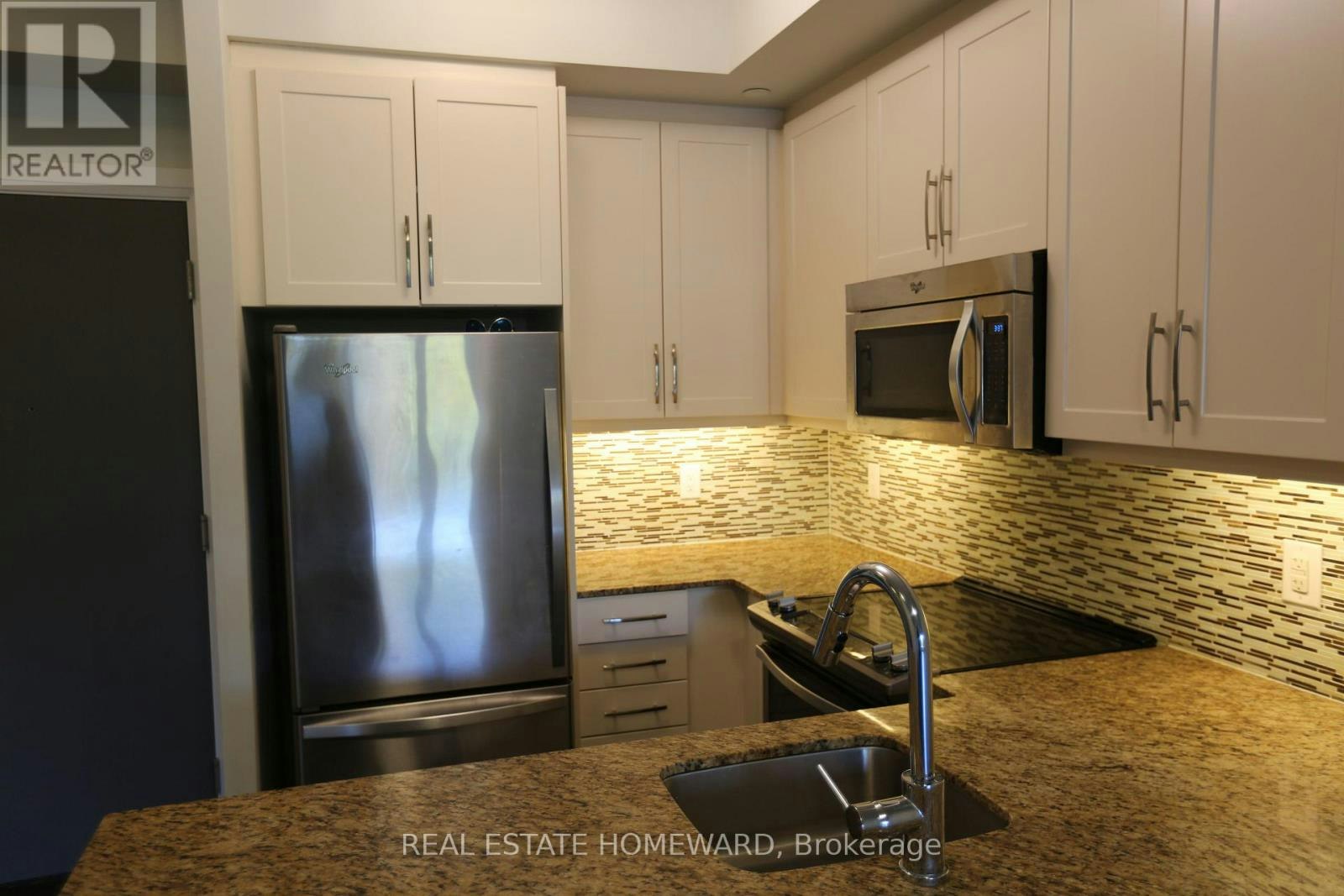 407-1 Old Mill Drive, Toronto, ON, M6S 0A1 - 12