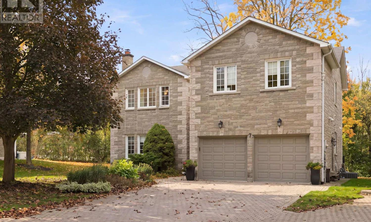 7-25 Manor Park Crescent