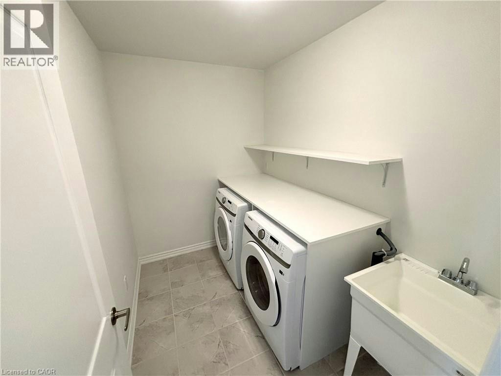 8 Elite Crescent, Cayuga, ON, N3W 0L1 - 11
