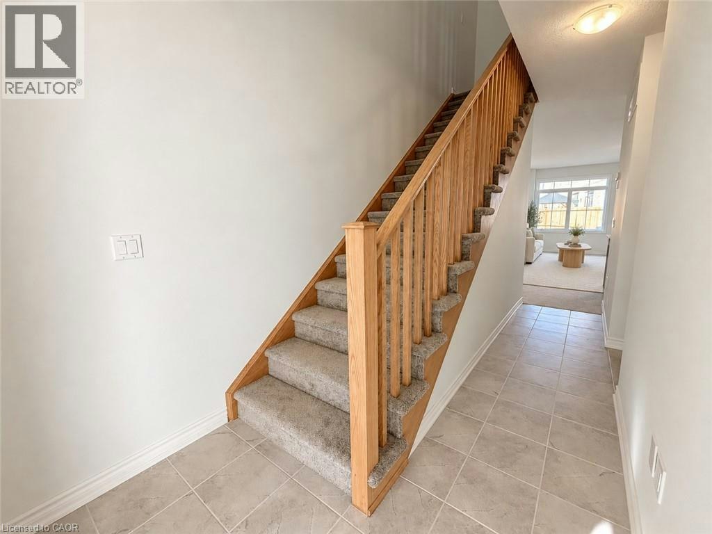 8 Elite Crescent, Cayuga, ON, N3W 0L1 - 3