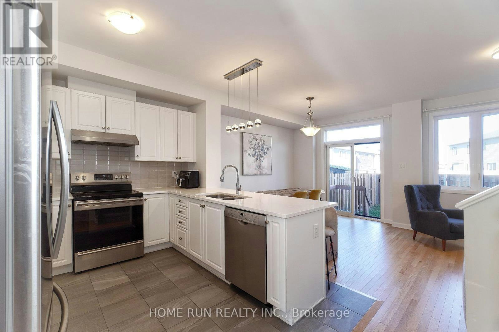 211 Clonrush Way, Ottawa, ON, K2T 0P7 - 4