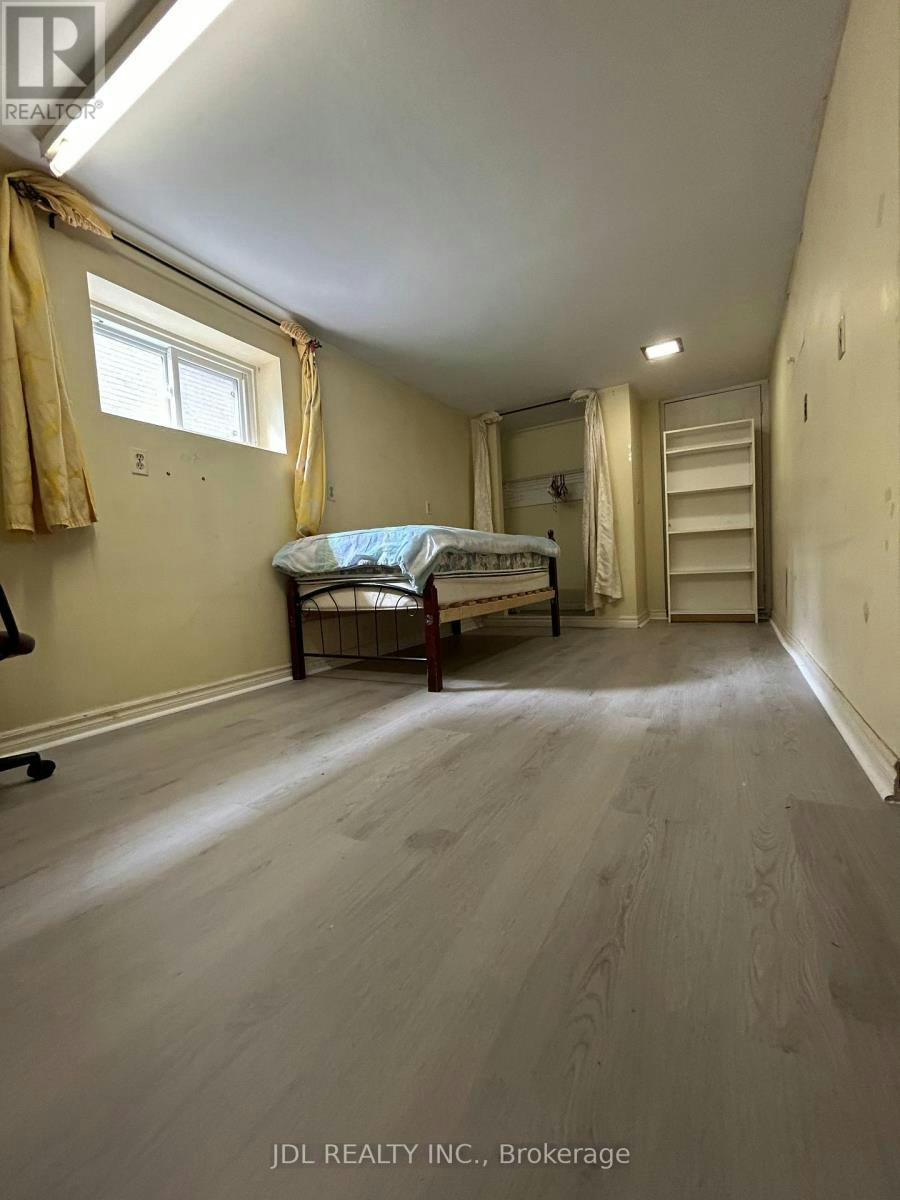 BSMT-186 Wilfred Ave Avenue, Toronto, ON, M2N 5C9 - 3