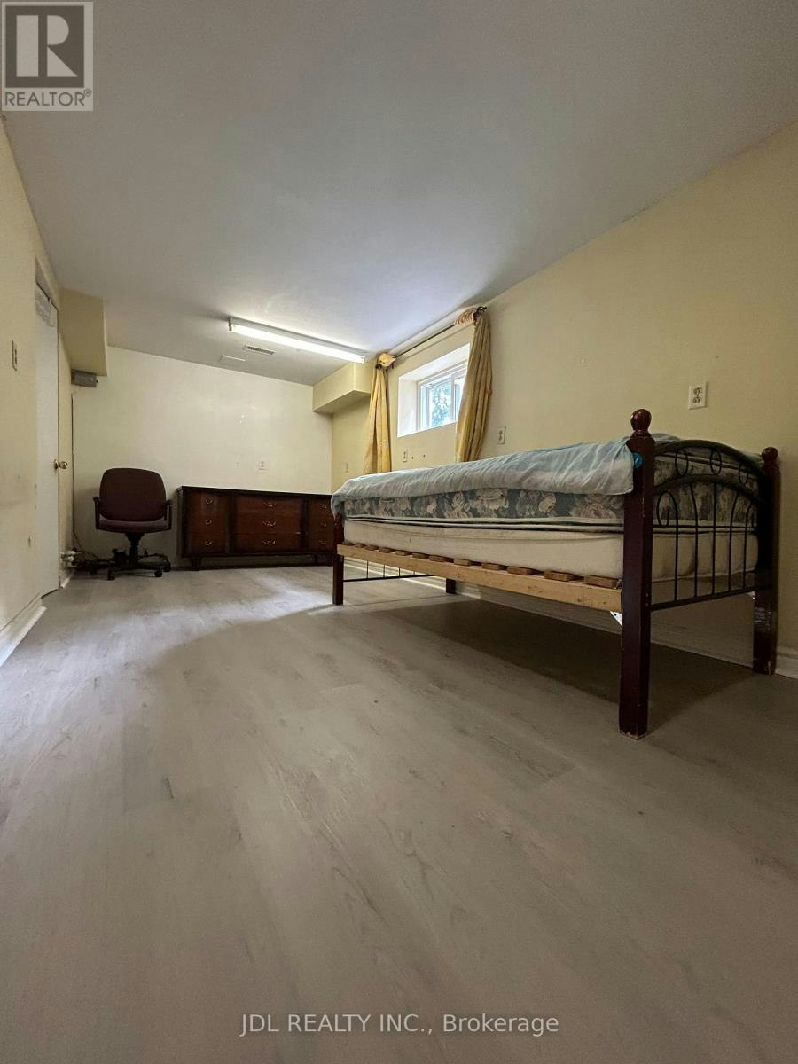 BSMT-186 Wilfred Ave Avenue, Toronto, ON, M2N 5C9 - 5