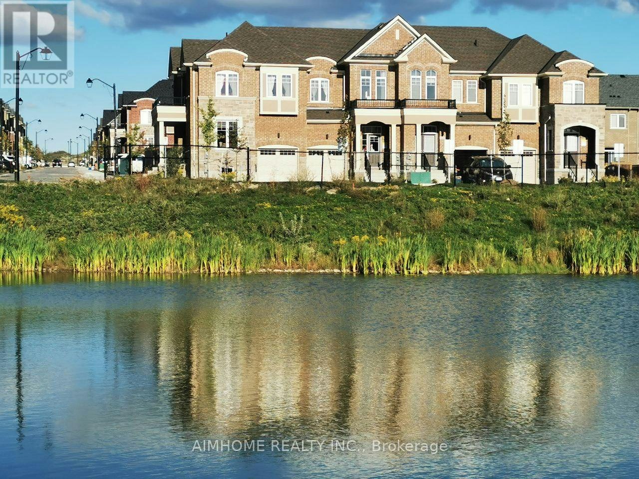 164 Harding Park Street, Newmarket, ON, L3Y 0E4