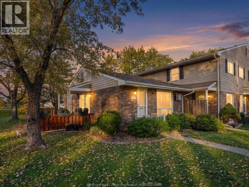 2949 Meadowbrook Lane, Windsor, ON, N8T 3C4