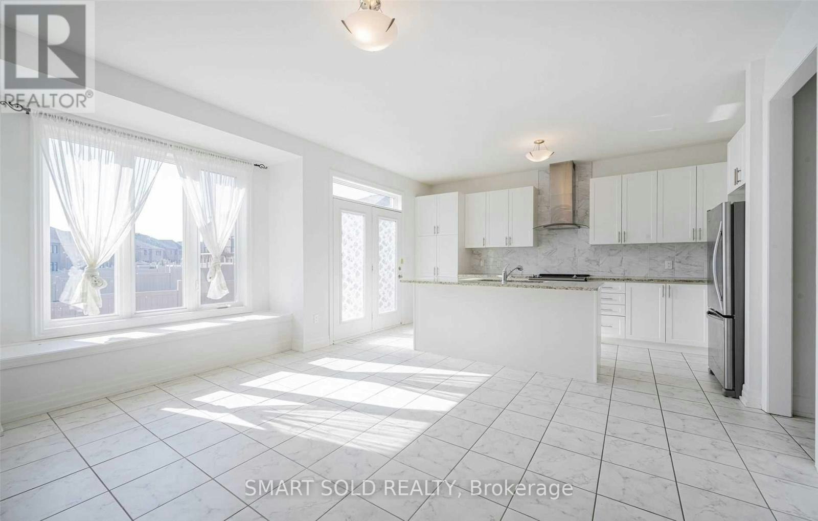 55 Charlotte Abby Drive, East Gwillimbury, ON, L9N 0T1 - 6