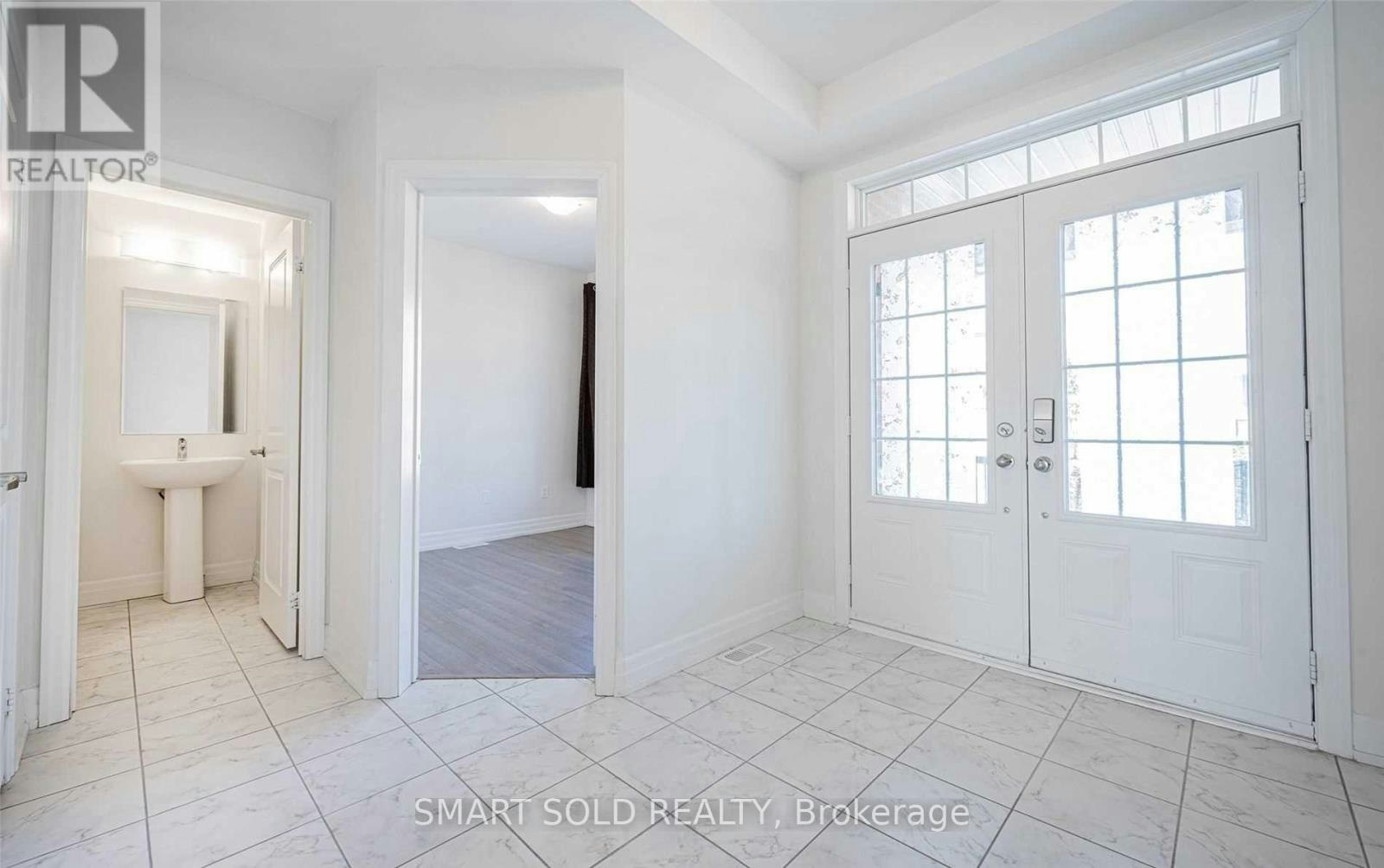55 Charlotte Abby Drive, East Gwillimbury, ON, L9N 0T1 - 2