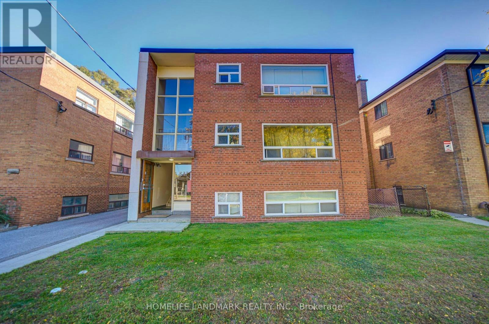 827 Cosburn Avenue, Toronto, ON, M4C 2V9