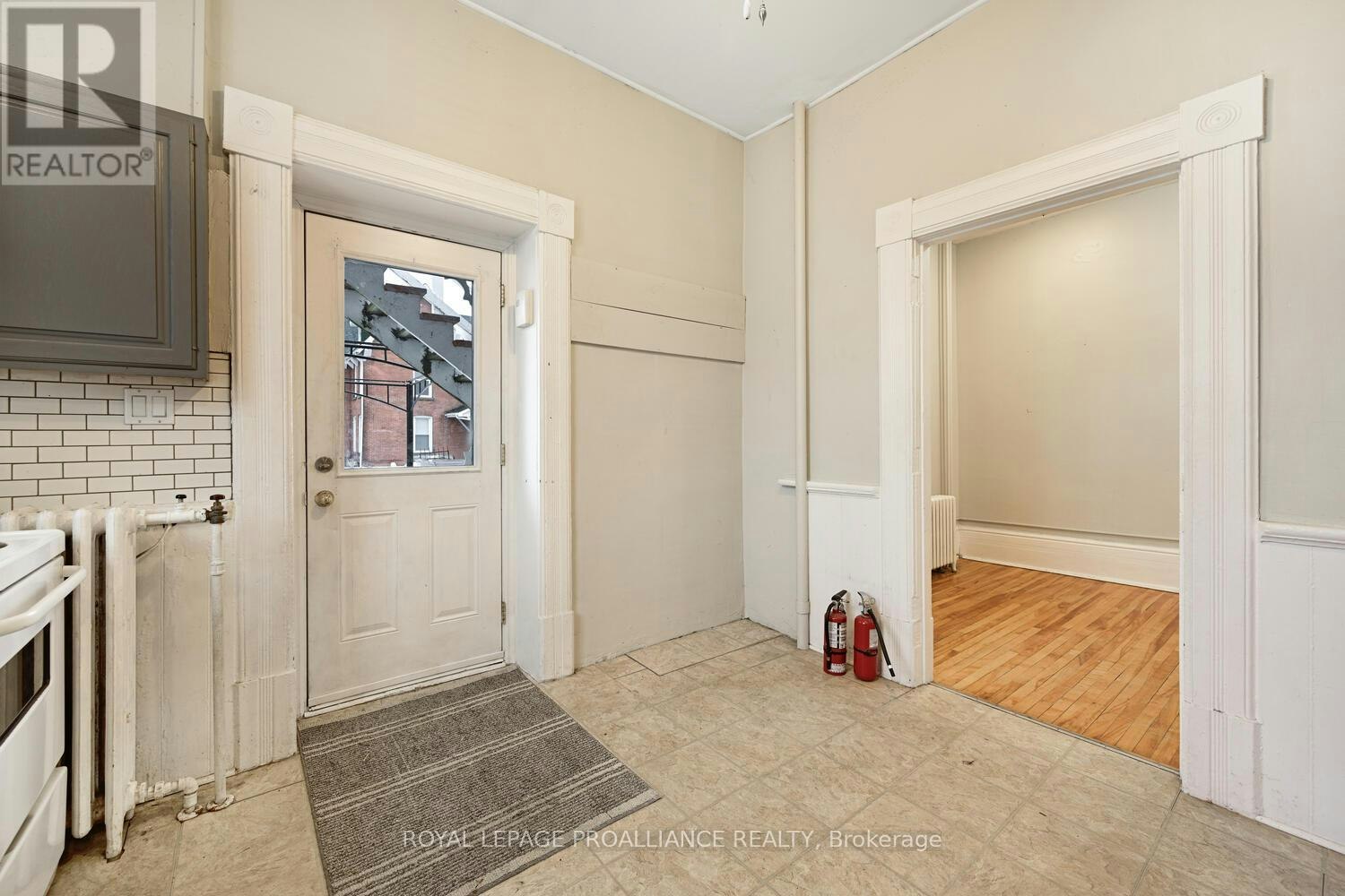 1 - 1-42 King Street E, Brockville, ON, K6V 1B1 - 16