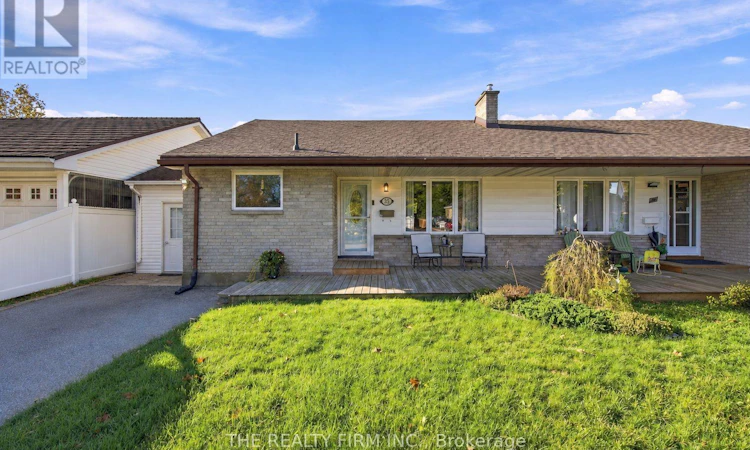 25 Queenston Crescent
