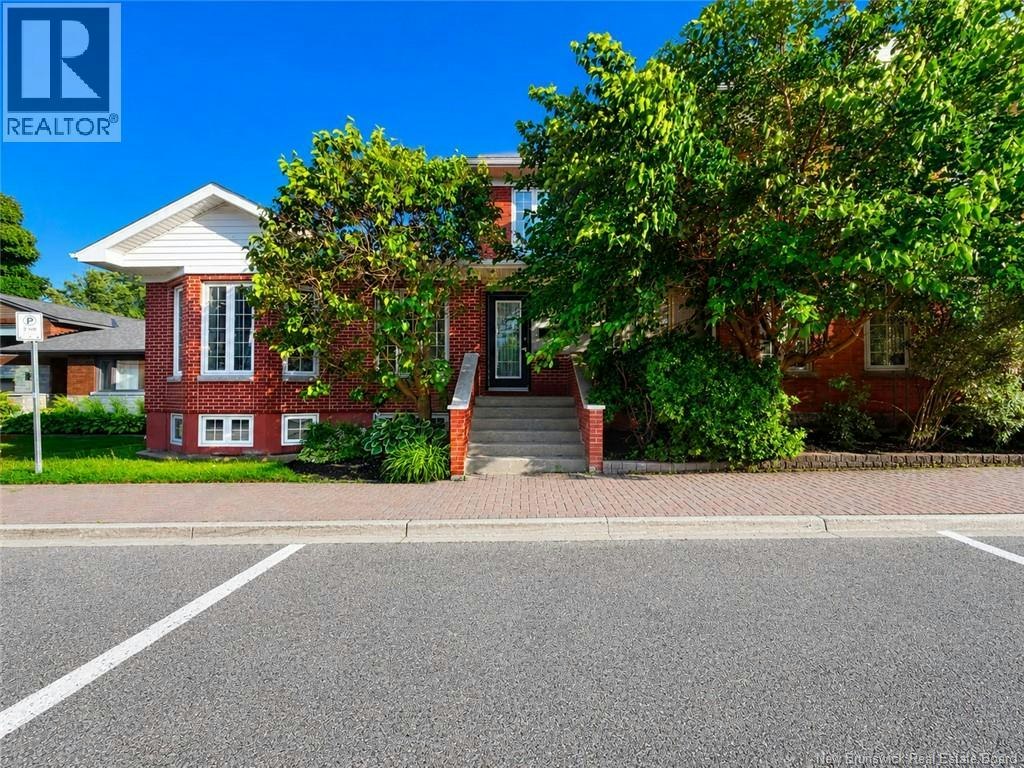 102 St George, Bathurst, NB, E2A 1B5