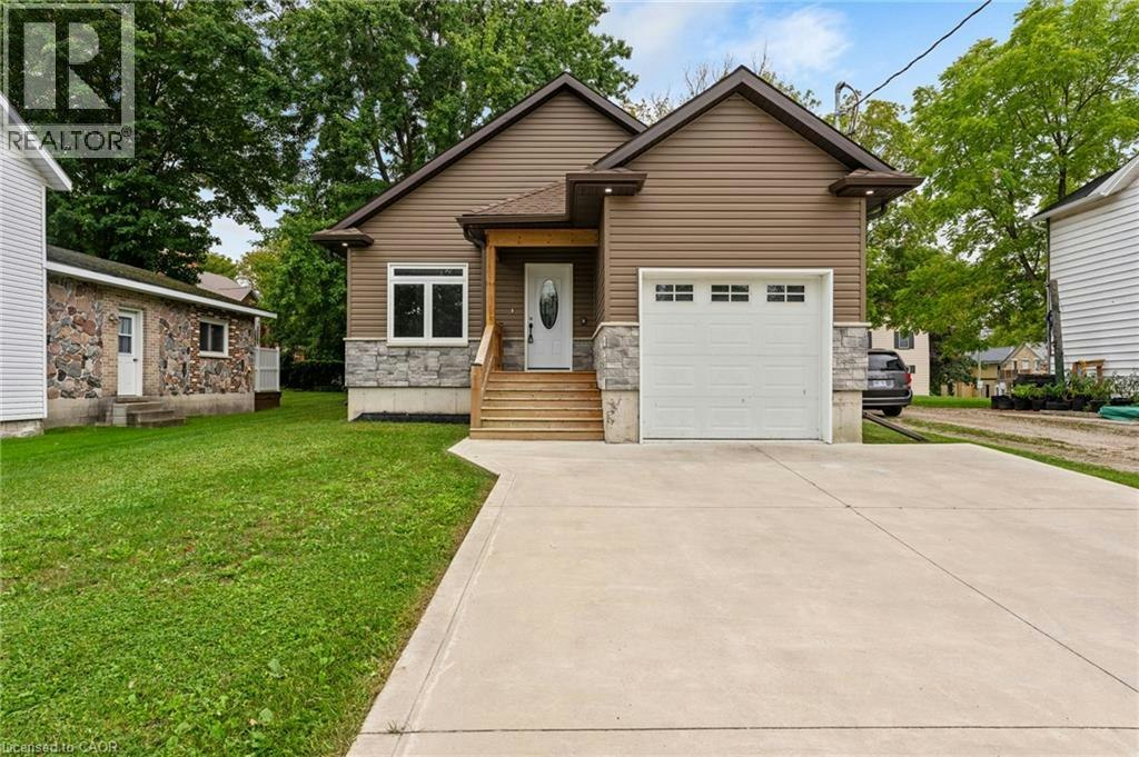 52 Queen Street, Huron East, ON, N0G 1H0 - 2