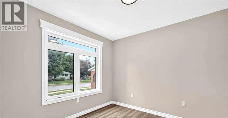 52 Queen Street, Huron East, ON, N0G 1H0 - 6