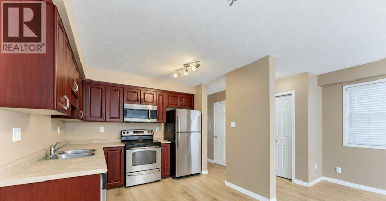108 Periwinkle Street, Kitchener, ON, N2E 4C7 - 8