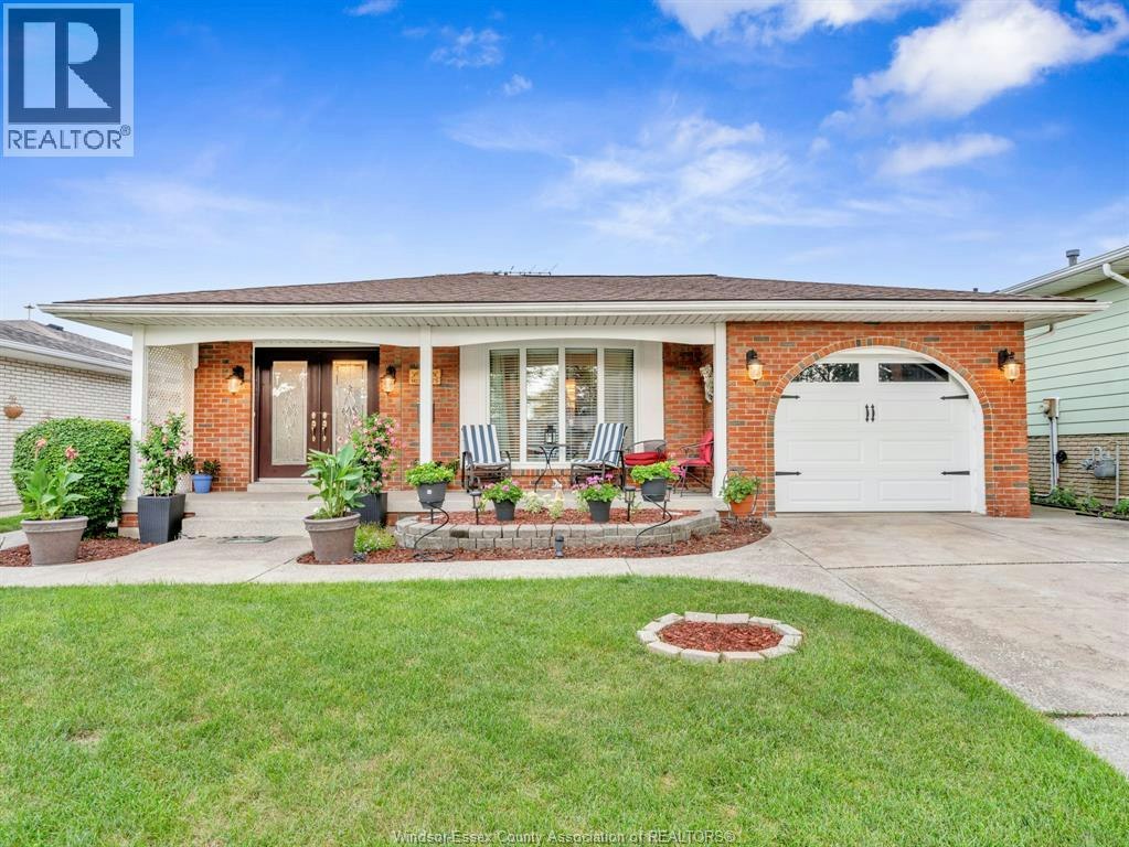 9975 Holly Crescent, Windsor, ON, N8R 1Y6