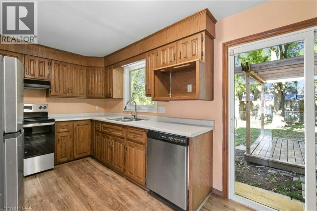 8 Forest Glen Crescent, Kitchener, ON, N2N 1C8 - 6