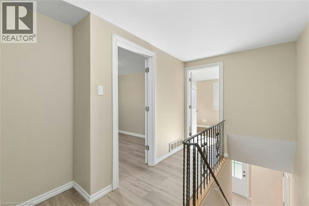 8 Forest Glen Crescent, Kitchener, ON, N2N 1C8 - 10