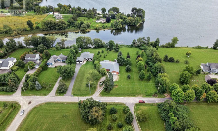 89 Smith's Bay Avenue