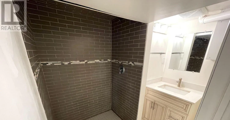 BSMT-77 Wellington Street E, Barrie, ON, L4M 2C3 - 14