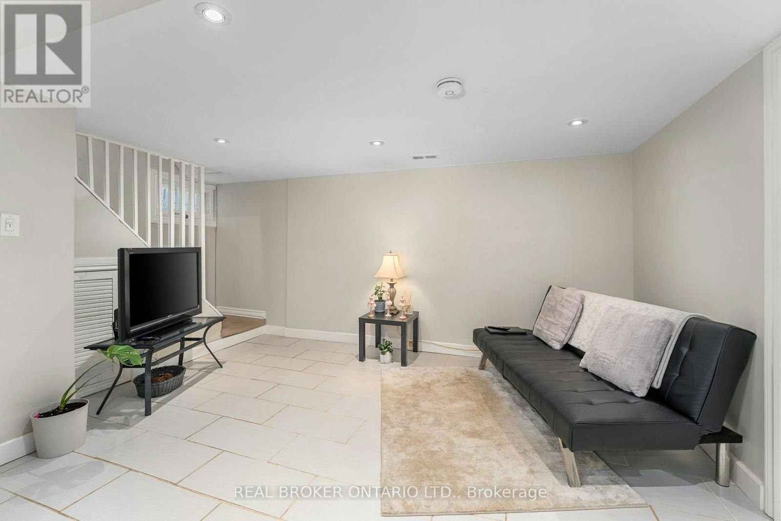BSMT-77 Wellington Street E, Barrie, ON, L4M 2C3 - 4
