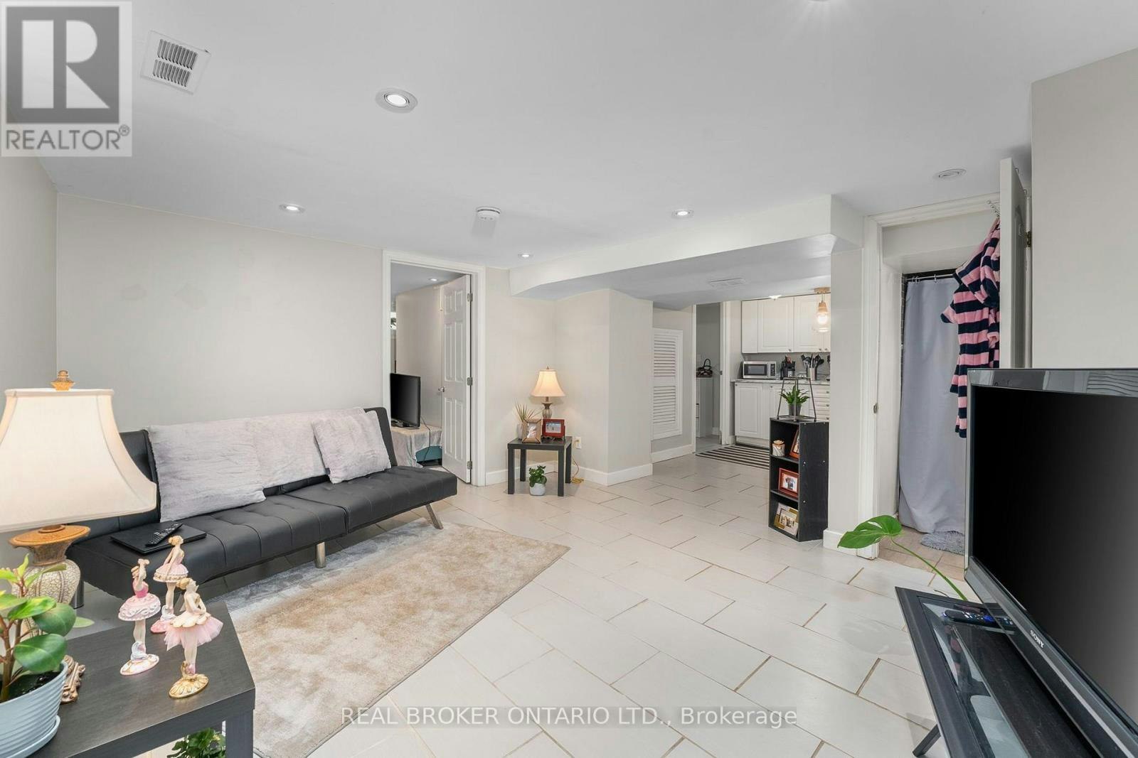 BSMT-77 Wellington Street E, Barrie, ON, L4M 2C3 - 5