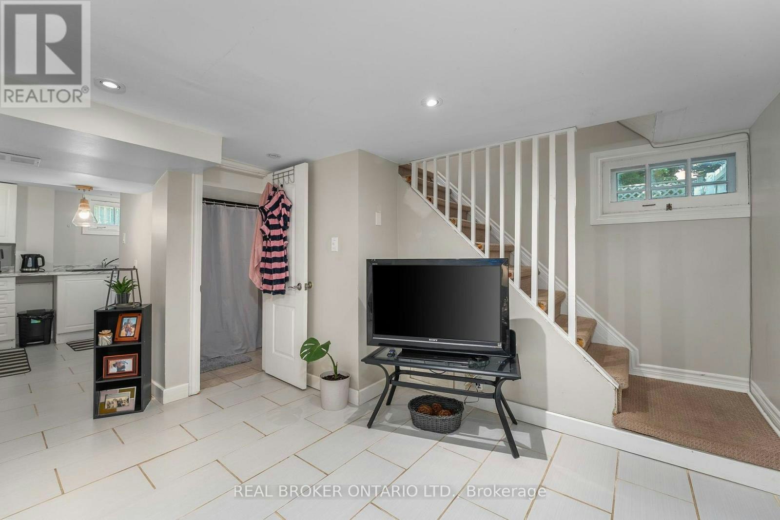 BSMT-77 Wellington Street E, Barrie, ON, L4M 2C3 - 6