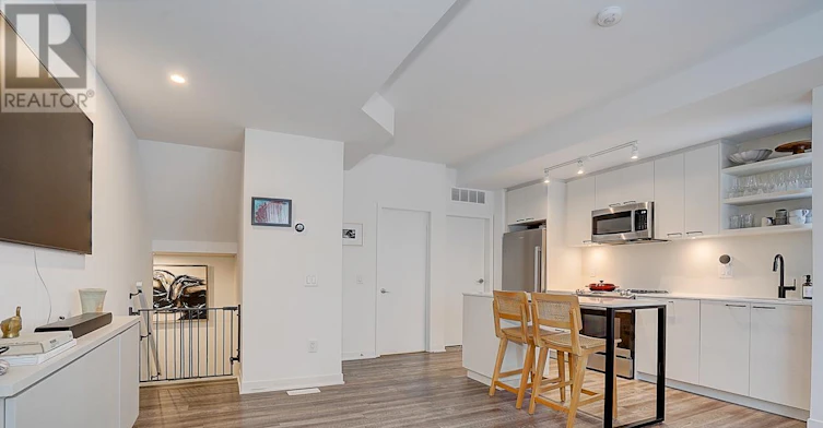 TH13-30 Ed Clark Gardens, Toronto, ON, M6N 0B5 - 5