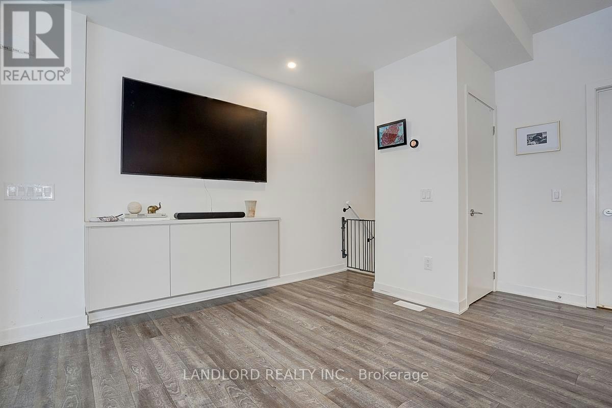 TH13-30 Ed Clark Gardens, Toronto, ON, M6N 0B5 - 8